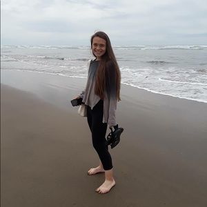 Meet your Posher, Claire